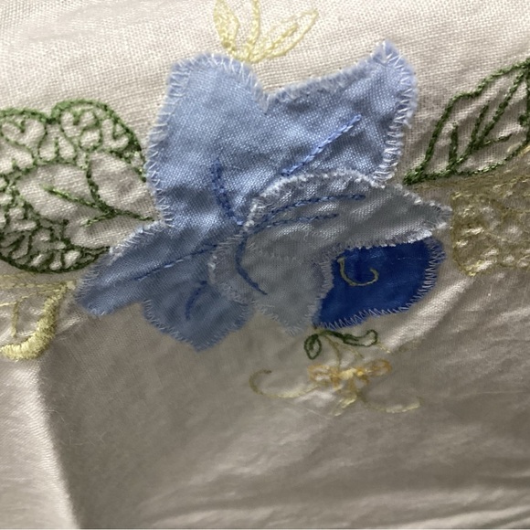 Vintage Embroidered 80” Round - Picture 9 of 9